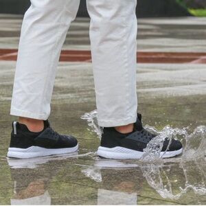 Loom Waterproof women’s sneakers Sz.9